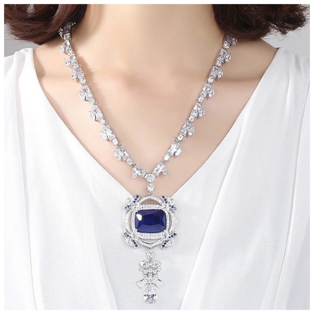 🌺 Swarovski Crystals The Elial Statement Necklace - Picture 3 of 5